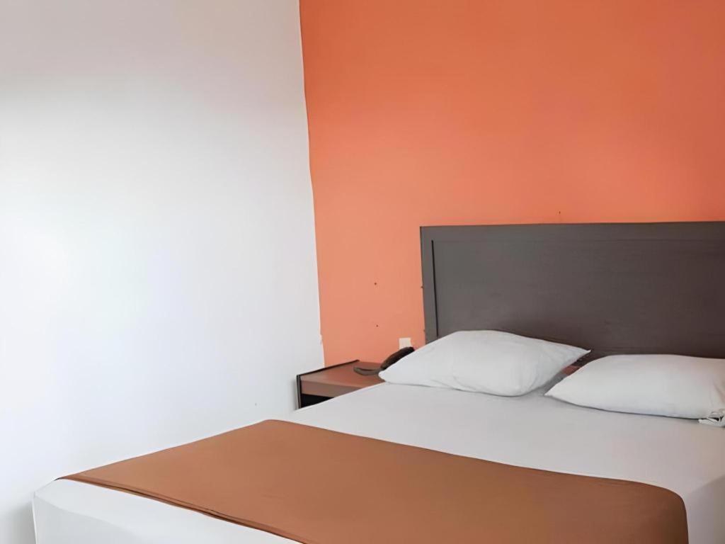 Mira Hotel Banjarmasin  Exterior foto